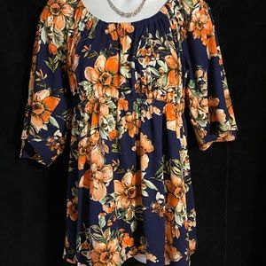 Cute cute top bought from a boutique, great colors!